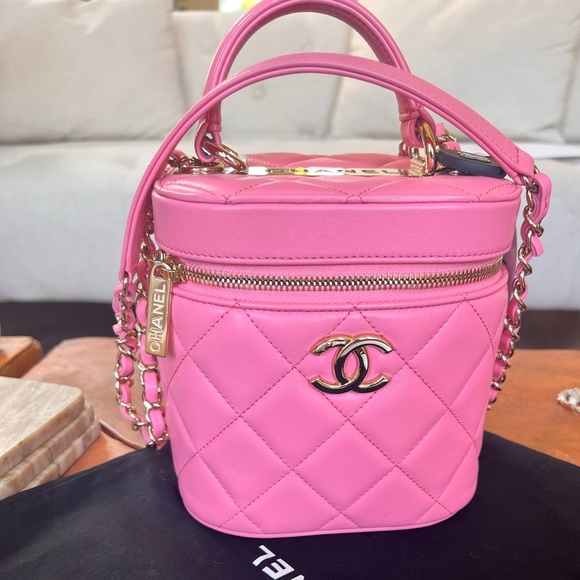 CHANEL Handbags - Beautiful pink Chanel vanity bag